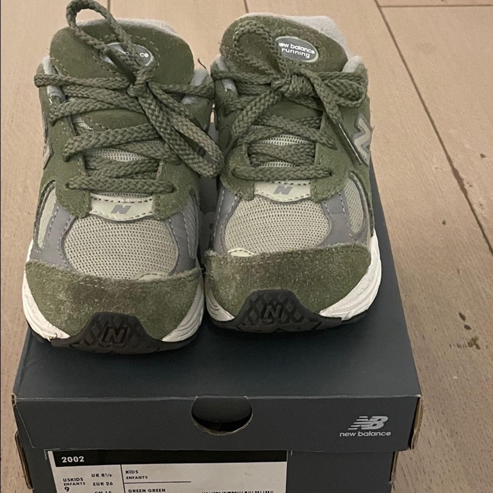 New Balance Kids Sneakers - Olive and Gray